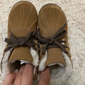 Ugg boots toddler size 8